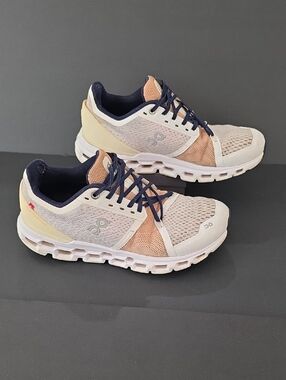 On Running CloudStratus  Women's Running Sneakers - Size 6